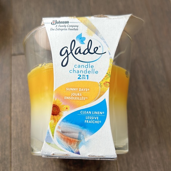 GLADE 2-in-1 Candle Air Freshener, Clean Linen/Sunny Days, 3.4 Ounce, Set of Two - Picture 2 of 8